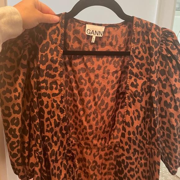 NWOT Ganni Leopard Print Balloon Sleeve Wrap Top, Size 34 - Picture 3 of 6
